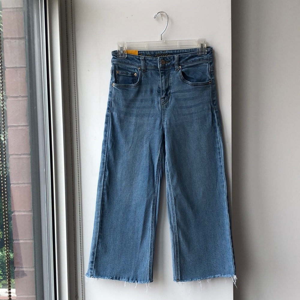 Basic House Cropped Raw Hem Wide Leg Jeans!